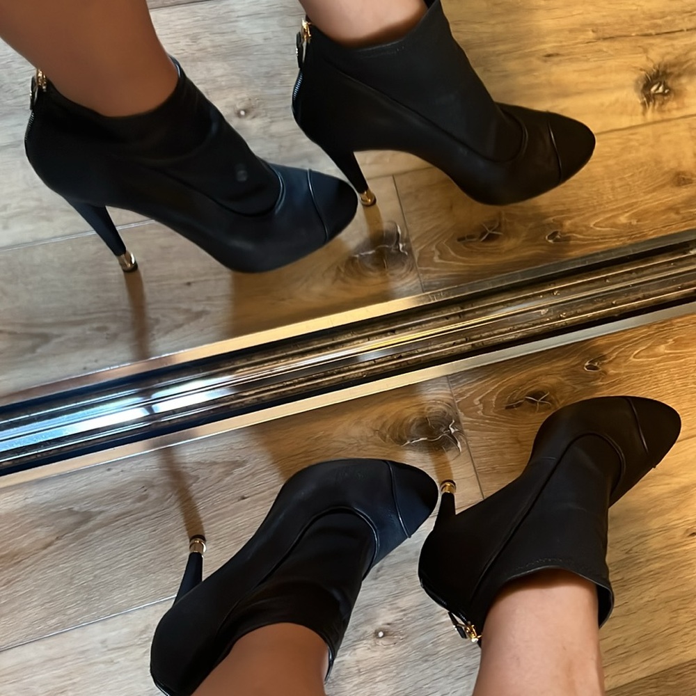 Chanel, size 41 (US 9.5) Elegant Black Ankle Booties, 100% authentic - Picture 2 of 16